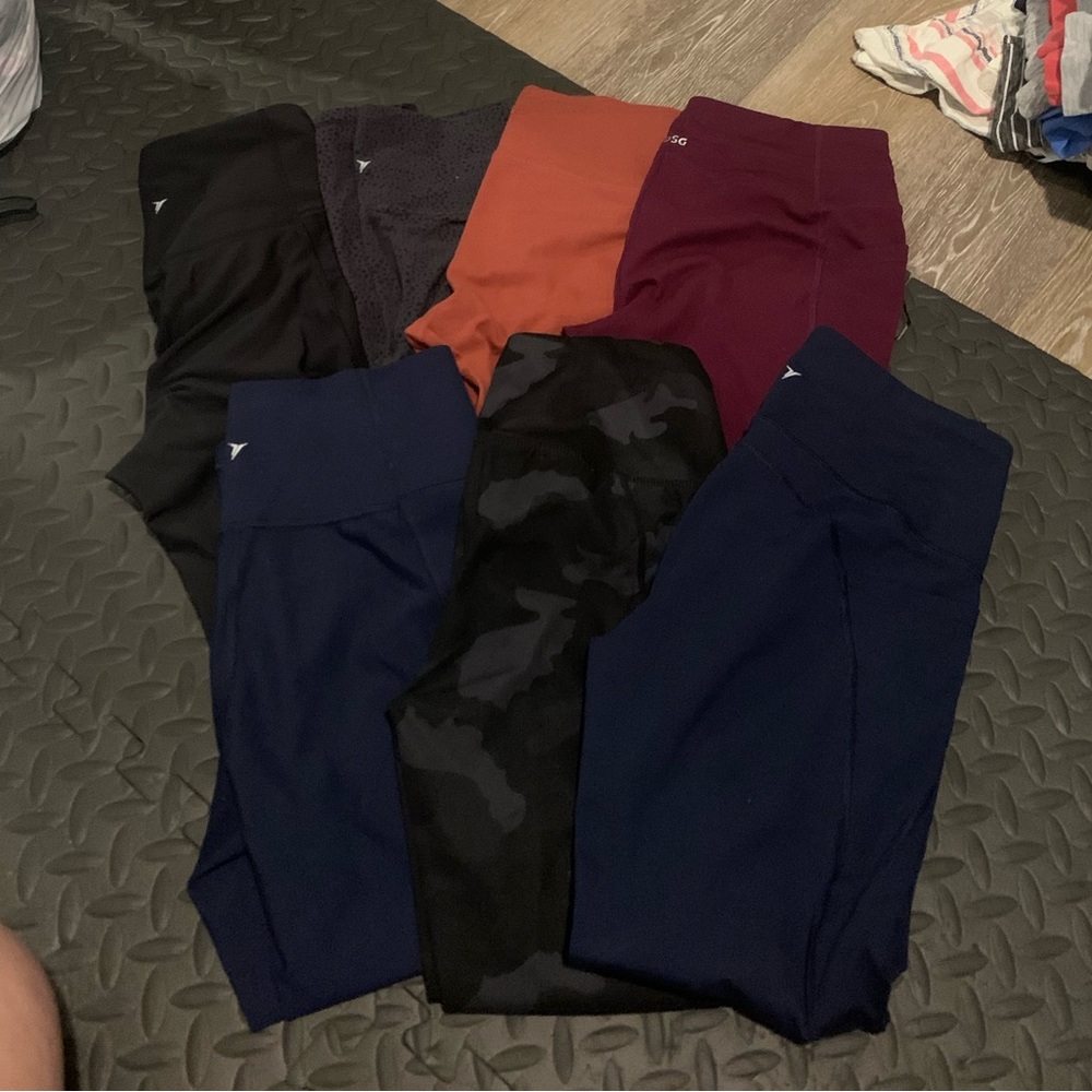 Bundle of 7 leggings